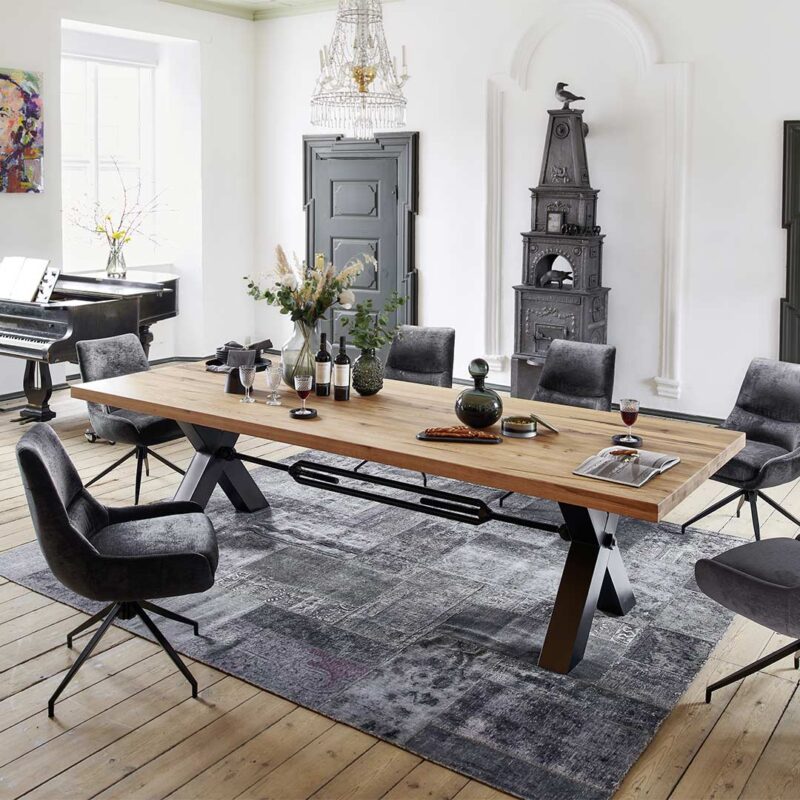 Knave Dining Table