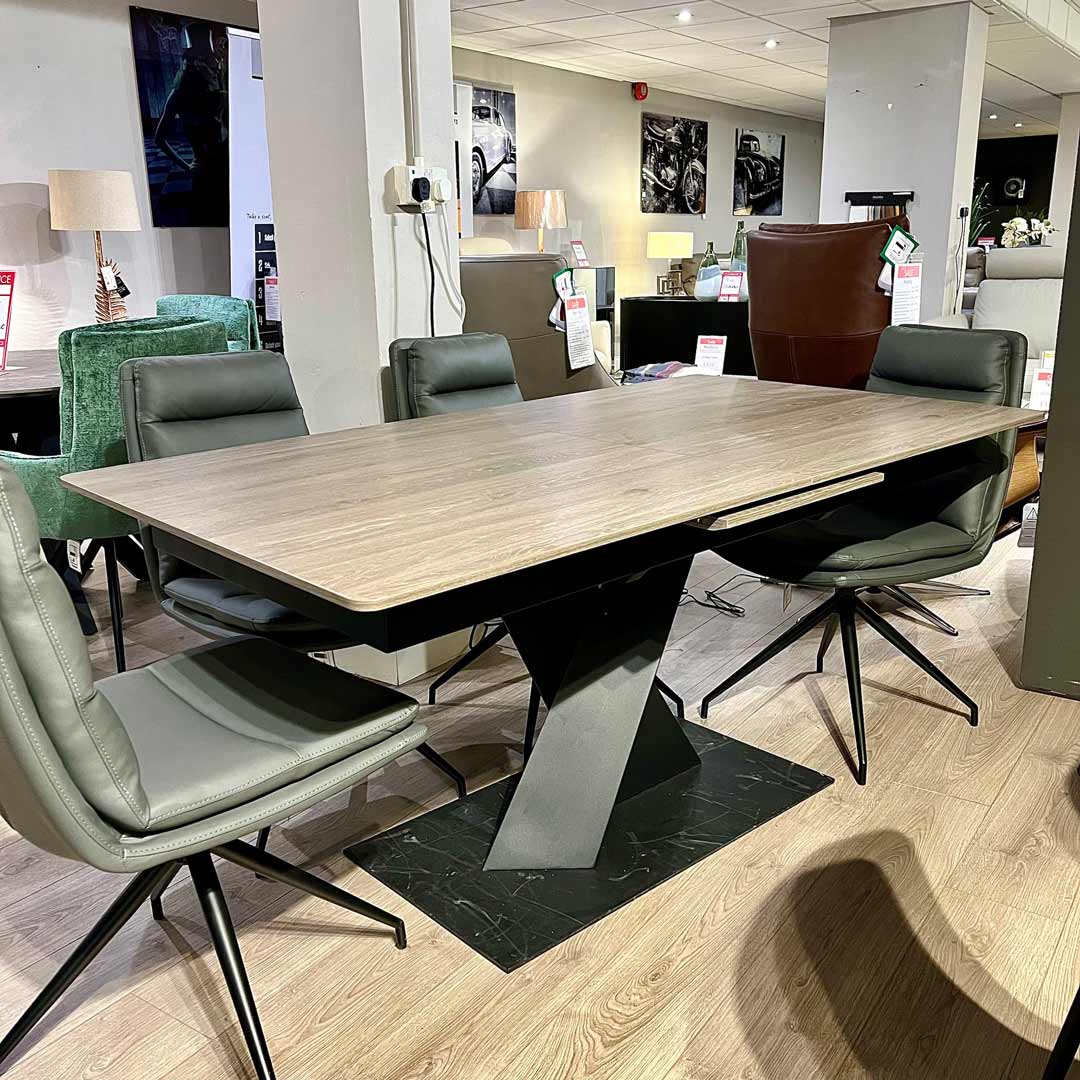 Brooklyn extending modern table and 6 chairs