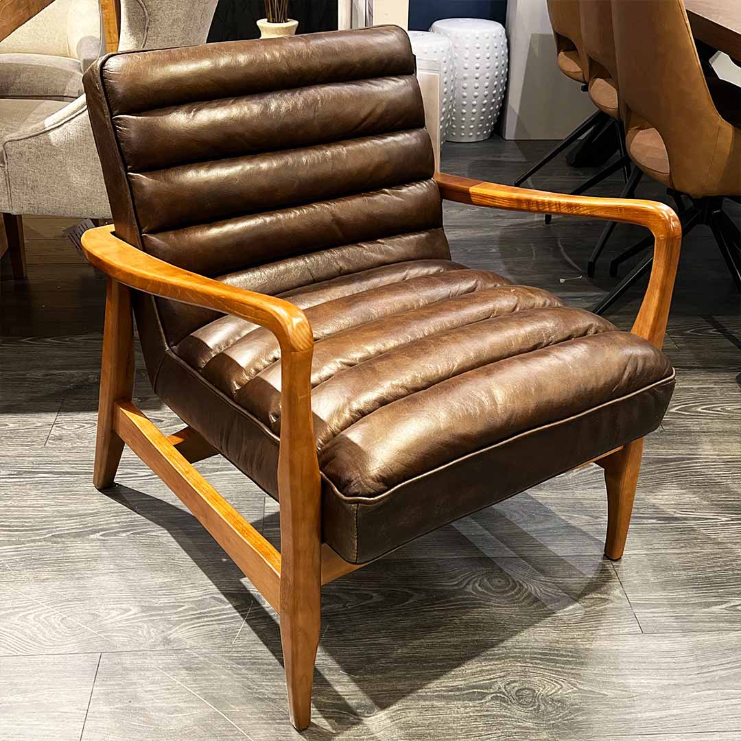 Tyler retro chair in brown leather with stylish wooden arms