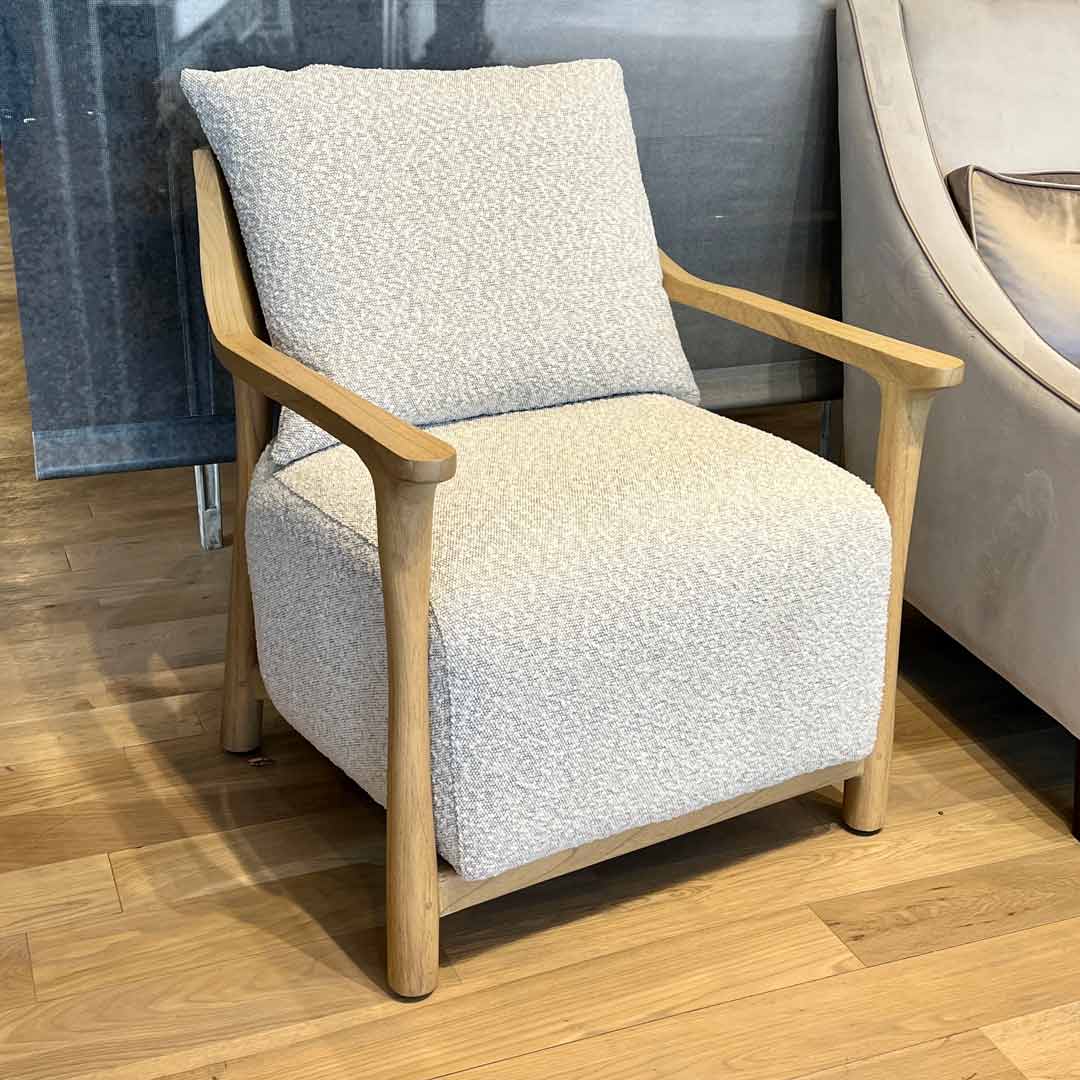 Cara armchair with retro wooden frame