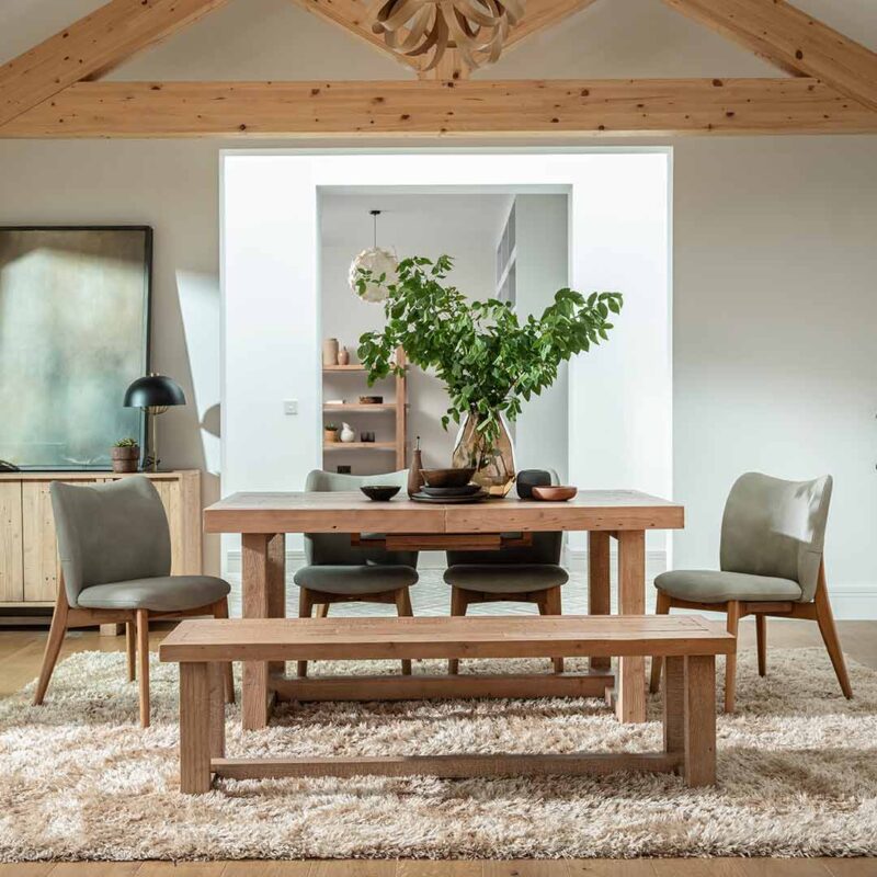 Alternative view of Orlando Bench